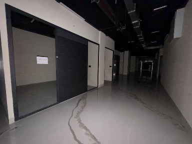 Stroymart Ibn Sino savdo markazi 19kvm sotuvda