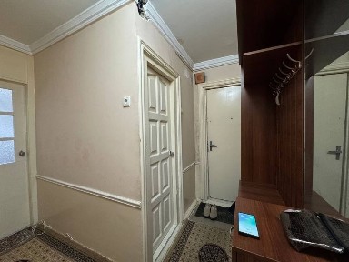Продам 2 ком квартиру на 2 этаже 4этажного кир. дома Азиз базар