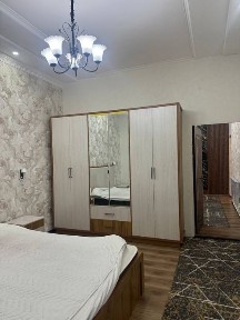 Qarshi shahri markazidan uy sotiladi