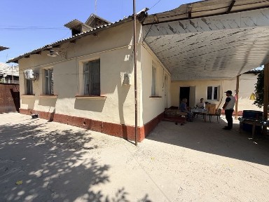 Sirdaryo shahar Pahtakor kochada uy sotiladi