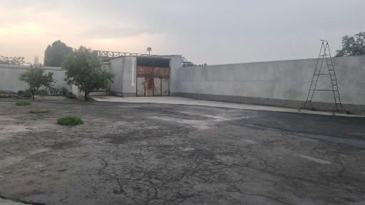 Офис хонаси ва омбор биноси ижарага - арендага берилади.