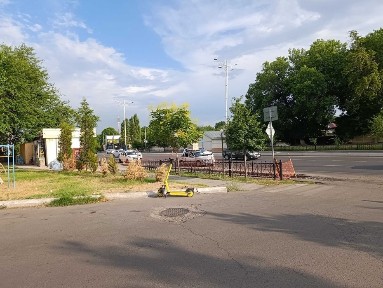 Сдается в аренду площадка 4х10.5м у на Юнусабаде (с парковкой)