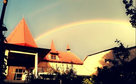 Hovli joy yer narxida sotiladi.