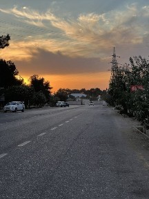 Yo'l yoqasidagi uy sotiladi Qirqyillik Xloppunkt yonida