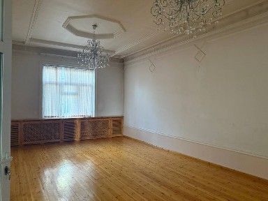 Продаётся дом участок на Узбекистан махалля. 8 соток