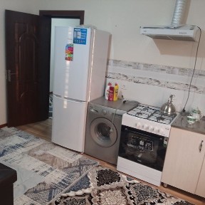 Toshent shahar yangihayot tumani 2 xonali dom sotiladi