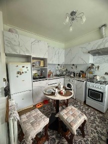 Дом возле гостиницы 