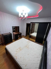 Kv arenda 1 ta qizga Drujba metroga yaqin