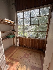 Чирчикда жойлашган 2хона срочно сотилвоти 2этаж