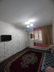 1 переделанная в 2-х, метро Буюк Ипак Йули. Аккуратная квартира