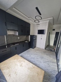 Фархад базар сдаю квартиру с ремонтом мебелью техникой всем можно жить