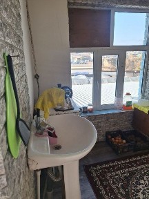 Продаётся 2-х комнатный дом возле базара