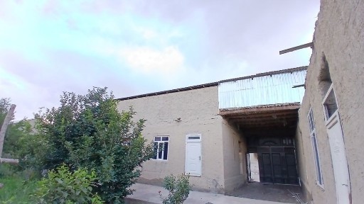 Hovli sotiladi navoiy viloyati navbahor tumanida joylashgan