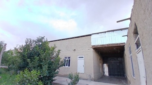 Hovli sotiladi navoiy viloyati navbahor tumanida joylashgan