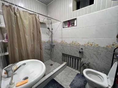 Kvartira iwlidigan/oqiydigan qizlaga/ Olmozor rayon/ medgorodok