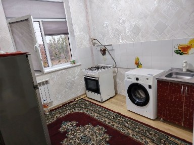 Сдаëтся 2х комнатная на втором этаже кирпичном доме