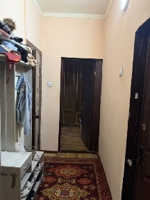 Продаеться квартира двух переделанная в трех комнатная. Юнусабад 15 кв