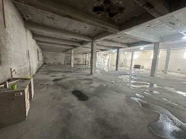 korzinkani oldida 560kvadrat arendaga beriladi 2 ta xonasi bor