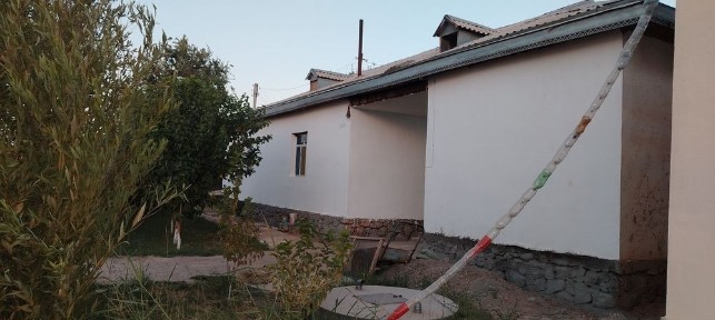 Uy sotiladi. Sherobod tuman sherobod maxalla, eski o'rdakchilik.