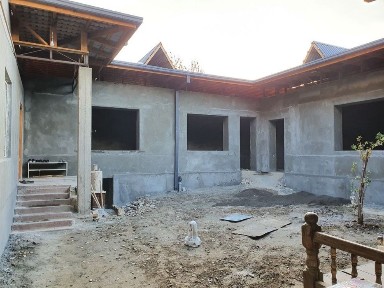 Keng 2 qavatli uy sotiladi - 540 m², 16 ta xona.