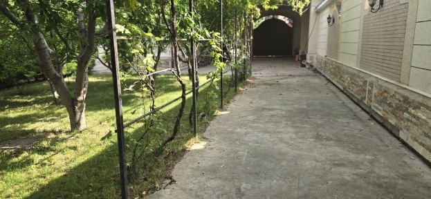 DAcha sotiladi OQ TOSHDA Soyliq MFY