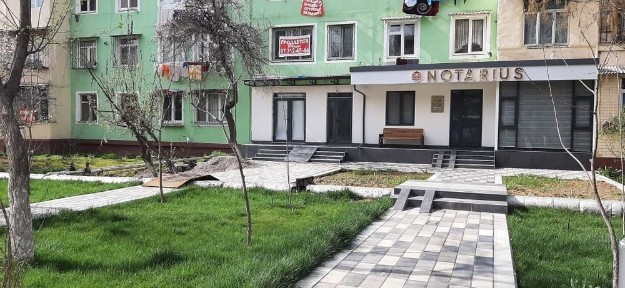 продаётся 3х комнатная квартира вдоль дороги первая линия на 1 этаже