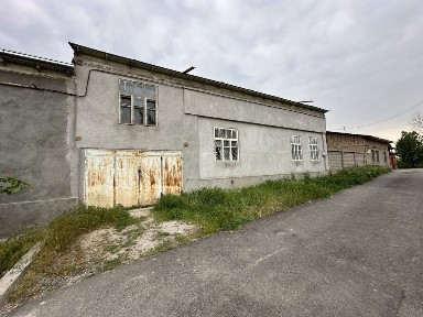 Рамадан махаллада (эски 50йиллик) 5*сот уй сотилади.