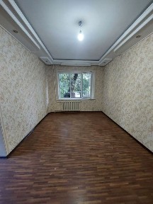 Qora Qamish chimboy maxallada 1xona 2*6 balkon srochna sotiladi.
