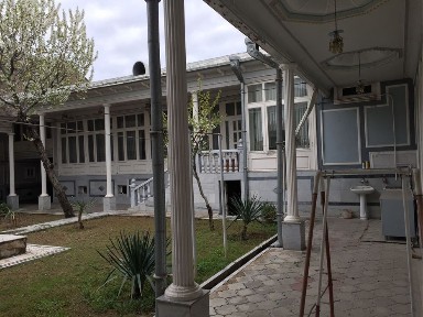Uchaska arenda hovli