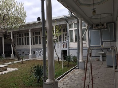 Uchaska arenda hovli