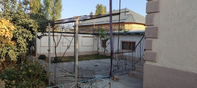 Уй сотилади ховли