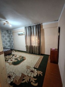 Жиззах шахар паселкада 1хонали квартира срочна сотилади