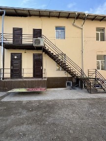 СРОЧНО! Продается 2-этажный офис с подвалом в городе Навои!
