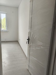 Gishtli 2 etaj 2 xonali uy sotiladi
