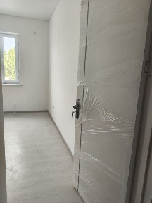 Gishtli 2 etaj 2 xonali uy sotiladi