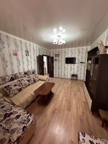Продаётся двухкомнатная на м-в Авиасозлар 2