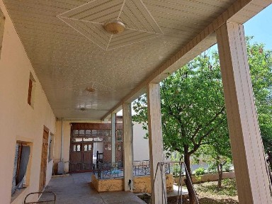 Янги бозорга якин жойдан талаба кизларга ижарага ховли берилади