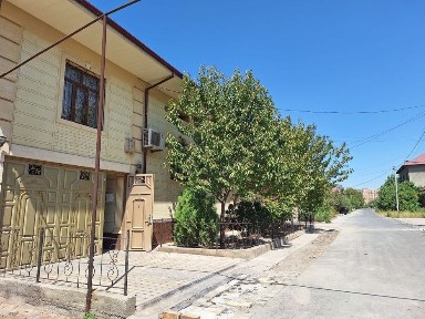 Uy hovli sotiladi