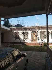 Uy sotiladi 1 Chi liniya yòlli yuzida