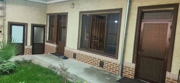 Fayzli hovli uy sotiladi