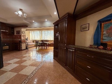 Продается квартира 4-комн 110м2 ул Садыка Азимова кафе Тесто США