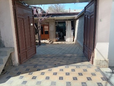 Себзор Доктор Д Ховли, уй-жой сотилади ер хисобида.