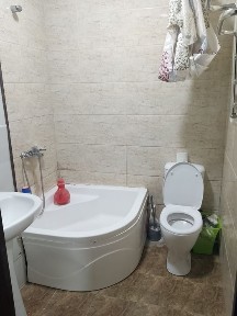 Sergili Chinor Qibchoq metro oldida 1xona 2xona qilingan 1etaj