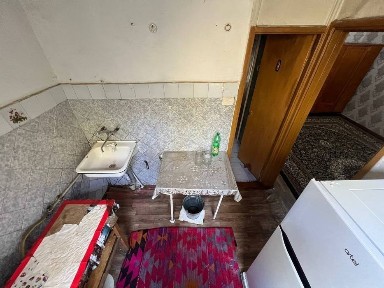 12 kvartl OAZIS center 2etaj 2 xona sanuzel va xonalar ham razdelniy