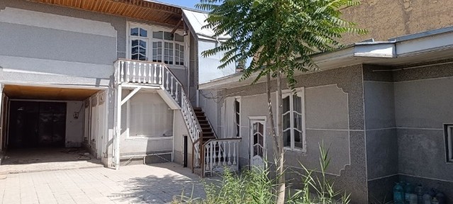 Республиканская больница 2,5-соток срочно продаётся дом.