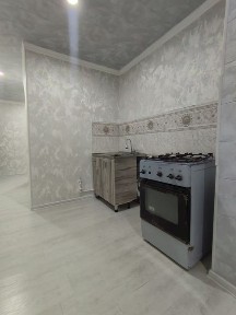 2/4/4 Kvartira 58 kv Chirchiq shaxar Troysikiy 14-maktab oldida