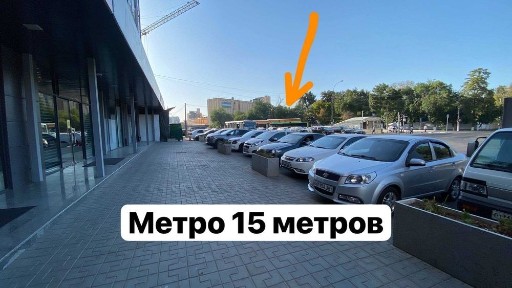 Сдам поимещение 527м2 рядом с метро 15 метров вдоль дороги рядом Лицей