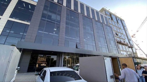 Сдам помещение под Шоу-рум, магазин / кафе, Вдоль дороги рядом с метро
