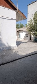 Ахунбабаева 3, 5-соток срочно продаётся дом.