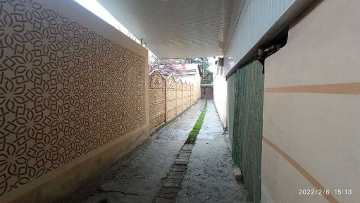 Shahar markazida 4.4 sotixli 8 xonali hovli sotiladi! narxi 1 sot. u-n